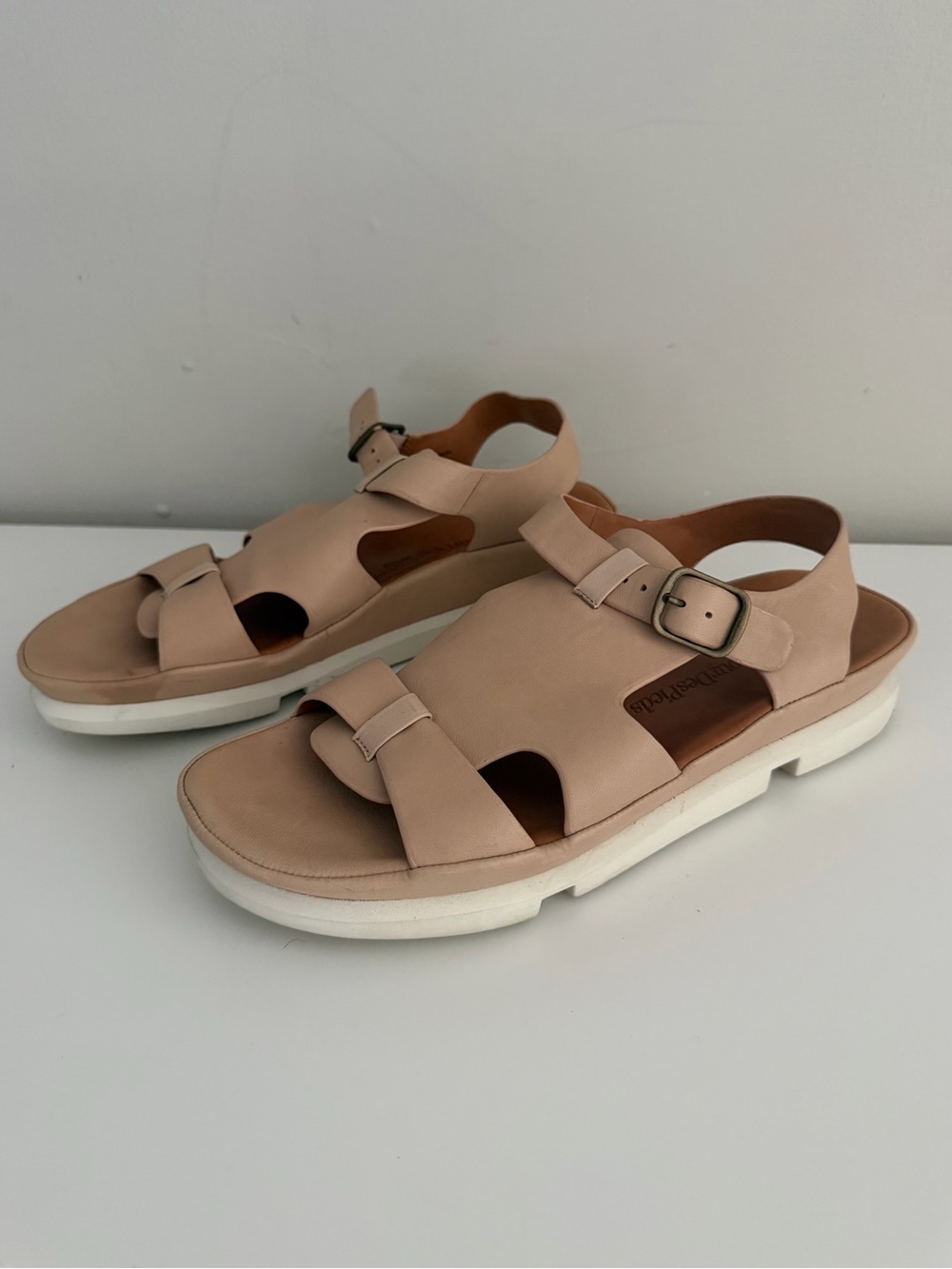 L’Amour Des Pieds Villafranche women’s size 10 beige leather comfort sandals
